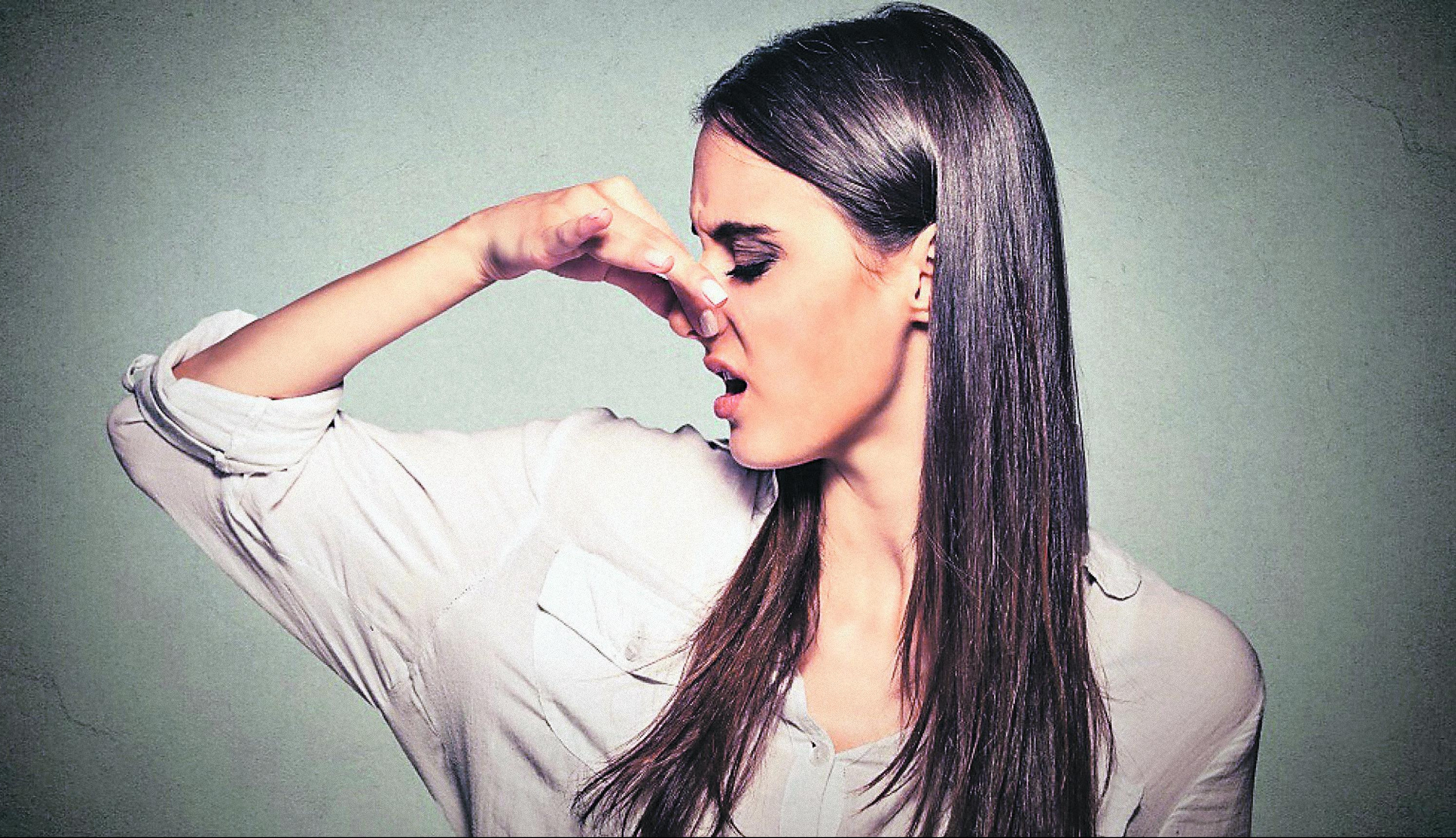 Ovih 7 neprijatnih mirisa na vašem telu otkrivaju da morate ODMAH KOD LEKARA - JEDAN MOŽE BITI I SIMPTOM RAKA!